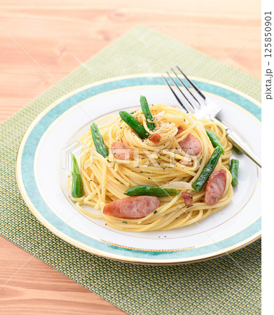 いんげんとウインナーのペペロンチーノパスタ いんげんとウインナーのペペロンチーノパスタ 125850901