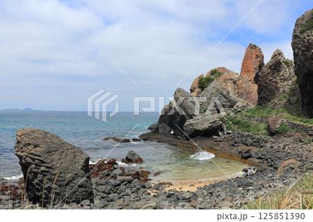 【佐賀県】晴天の湊の立神岩 125851390