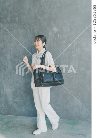 訪問看護師 125851868