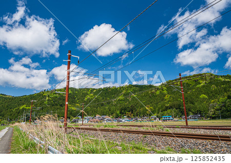 北陸本線と新緑の山　滋賀県長浜市余呉町 125852435