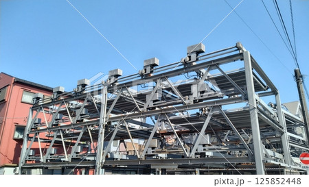 機械式駐車場・立体駐車場の写真素材 機械式駐車場・立体駐車場の写真素材 125852448