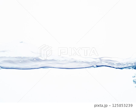 水　流れ　揺れ　水面　波 125853239