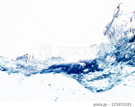 水　流れ　揺れ　水面　波 125853281