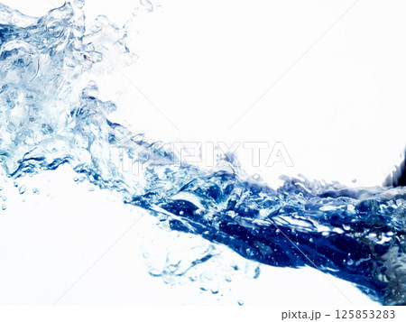 水　流れ　揺れ　水面　波 125853283