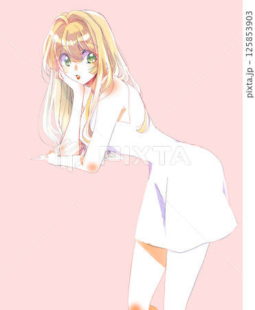 頬杖をつくセクシーな女性　金髪 125853903