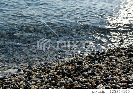 キラキラ光る海 125854190