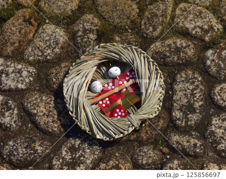 賀茂御祖神社(下鴨神社)流し雛 賀茂御祖神社(下鴨神社)流し雛 125856697