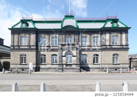 小樽市運河公園横の旧日本郵船小樽支店 125858494