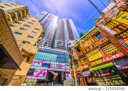 日本の東京都市景観 5月。渋谷サクラステージSHIBUYAタワーなどを望む 日本の東京都市景観 5月。渋谷サクラステージSHIBUYAタワーなどを望む 125858500