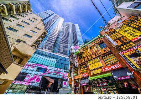 日本の東京都市景観 5月。渋谷サクラステージSHIBUYAタワーなどを望む 日本の東京都市景観 5月。渋谷サクラステージSHIBUYAタワーなどを望む 125858501