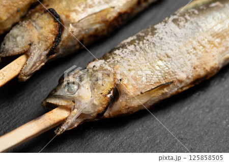 鮎の塩焼きイメージ　(写真素材) 125858505