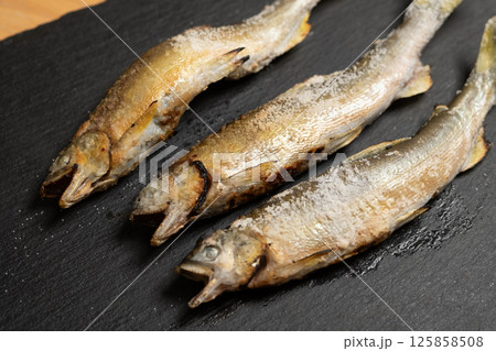 鮎の塩焼きイメージ　(写真素材) 125858508