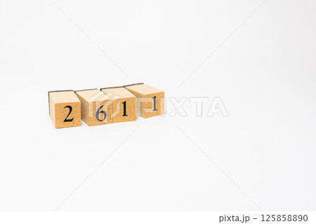 木のブロック 数字 4桁 2611 木のブロック 数字 4桁 2611 125858890