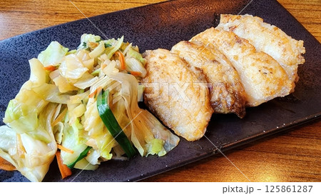 Crispy Fried Fish Fillets with Fresh Vegetable Stir-Fry Side Dish 125861287