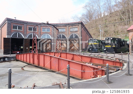 小樽市総合博物館本館の転車台と機関車庫 125861935