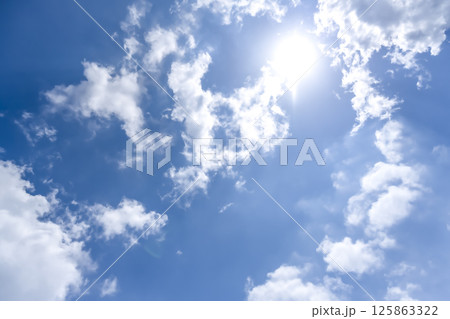 夏の空 太陽と雲 横浜 夏の空 太陽と雲 横浜 125863322