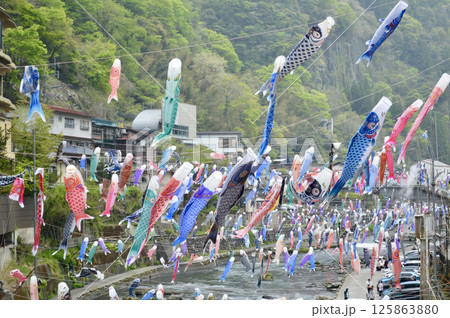 杖立温泉の鯉のぼり祭り 125863880
