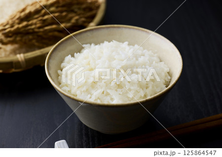 茶碗に盛られた白米 茶碗に盛られた白米 125864547