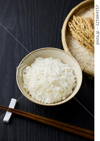 茶碗に盛られた白米 茶碗に盛られた白米 125864557