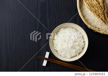 茶碗に盛られた白米 茶碗に盛られた白米 125864561