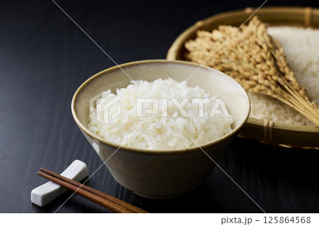 茶碗に盛られた白米 茶碗に盛られた白米 125864568