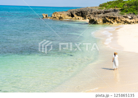 来間島　宮古ブルーのムスヌン浜 125865135