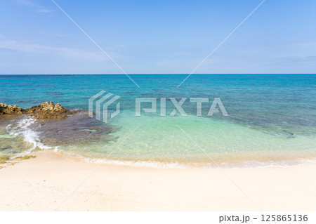 来間島　宮古ブルーのムスヌン浜 125865136
