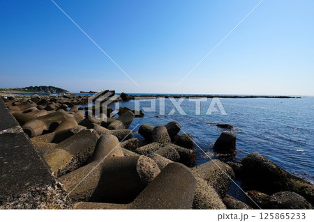 テトラポッドのある海岸 テトラポッドのある海岸 125865233