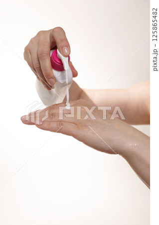 The Significance of Daily Moisturizer Application for Effective Skin Care and Ideal Hydration 125865482
