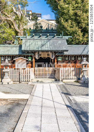 京都　 天道神社（洛中洛外図屏風　上杉本で伝わる天道花神事）平安遷都からの歴史　拝殿 125865904