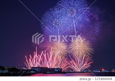 横浜スマートフェスティバル　夜空に咲く大輪 125866008