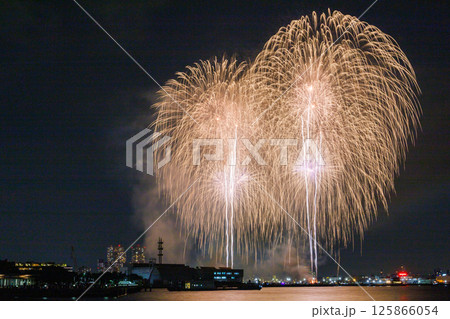 横浜スマートフェスティバル 夏の夜空を彩る華麗な花火 横浜スマートフェスティバル 夏の夜空を彩る華麗な花火 125866054