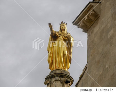 apt provence france medieval village apt provence france medieval village 125866317