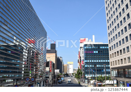 横浜駅西口の街並み 125867444