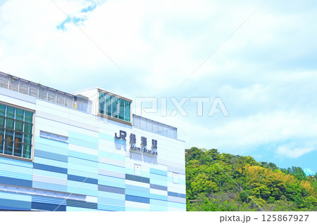 静岡県熱海市、熱海駅の風景 125867927