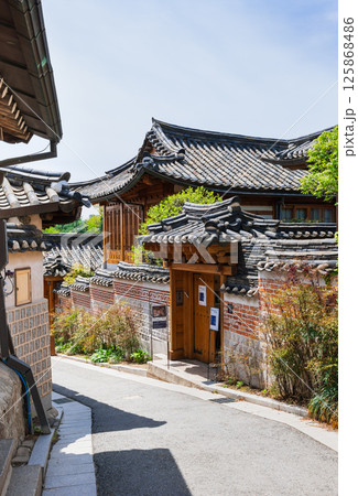 ソウル 三清洞(サムチョンドン) 伝統家屋が建ち並ぶ北村韓屋村 ソウル 三清洞(サムチョンドン) 伝統家屋が建ち並ぶ北村韓屋村 125868486