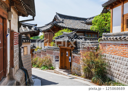 ソウル 三清洞(サムチョンドン) 伝統家屋が建ち並ぶ北村韓屋村 ソウル 三清洞(サムチョンドン) 伝統家屋が建ち並ぶ北村韓屋村 125868689
