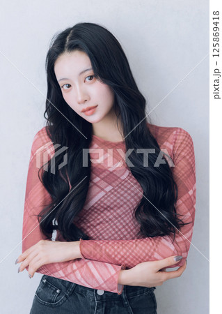 黒髪ロングヘアのヘアスタイルイメージ 125869418