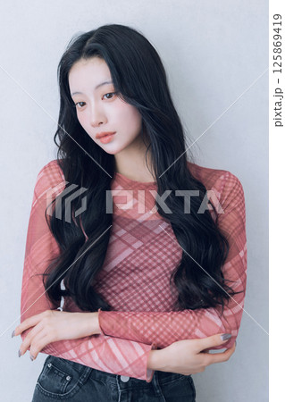 黒髪ロングヘアのヘアスタイルイメージ 125869419