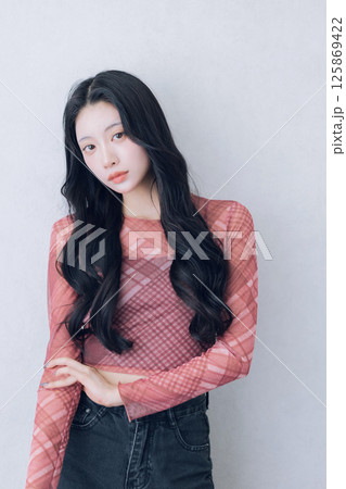 黒髪ロングヘアのヘアスタイルイメージ 125869422