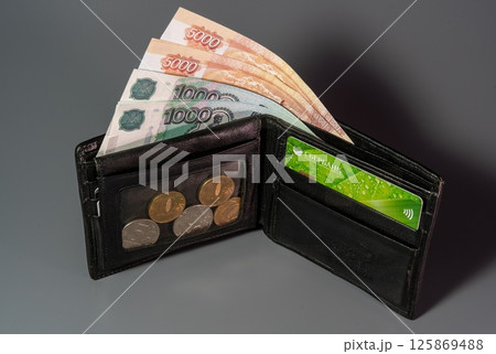 Money in the wallet 125869488
