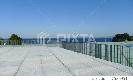 横須賀市観音崎地区　横須賀美術館 125869545