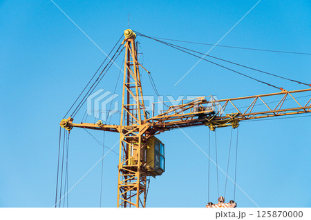 Yellow crane. Technological equipment for construction 125870000