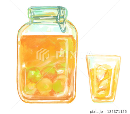 爽やかで美味しそうな透き通った梅酒と瓶とコップの手描き水彩イラスト 125871126