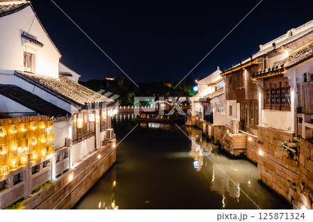 中国蘇州 山塘街 夜景 古い町並み 中国蘇州 山塘街 夜景 古い町並み 125871324
