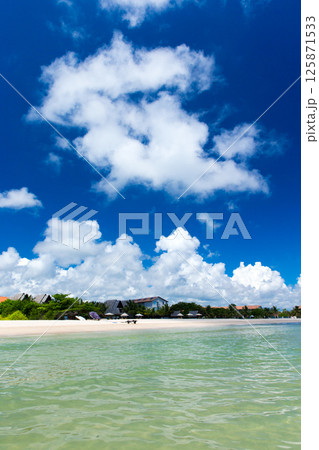 tropical beach 125871533