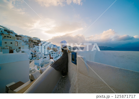 5月のサントリーニ島 125871717
