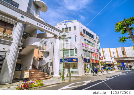 日本の横浜都市景観 大倉山駅や大倉山エルム通りなどを望む 125872508