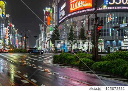 霧雨が降る夜の靖国通り 霧雨が降る夜の靖国通り 125872531