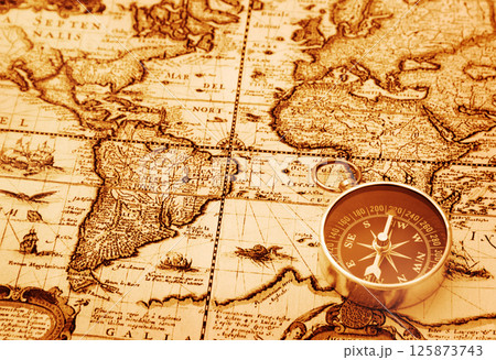 Compass with vintage map 125873743